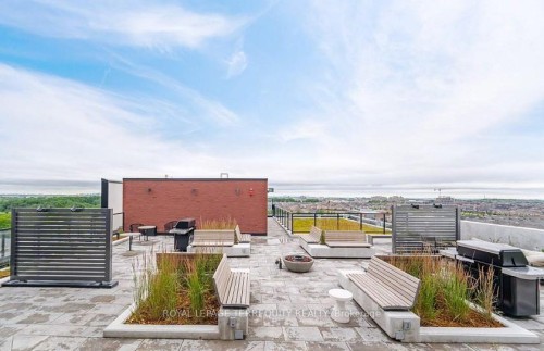 806-3200 William Coltson Avenue, Oakville, ON - Outdoor