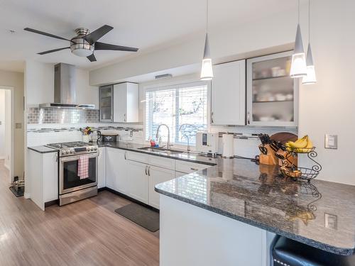 4123 Ponderosa Drive, Peachland, BC - Indoor Photo Showing Kitchen With Double Sink With Upgraded Kitchen