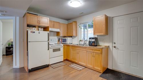 4406A 25 Street, Vernon, BC - Indoor Photo Showing Kitchen With Double Sink