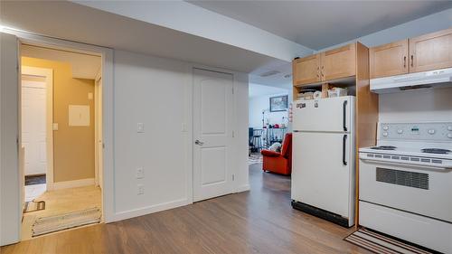 4406A 25 Street, Vernon, BC - Indoor Photo Showing Kitchen