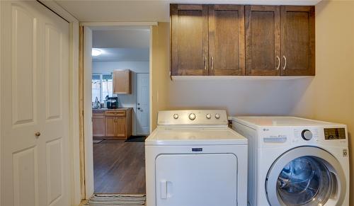 4406A 25 Street, Vernon, BC - Indoor Photo Showing Laundry Room