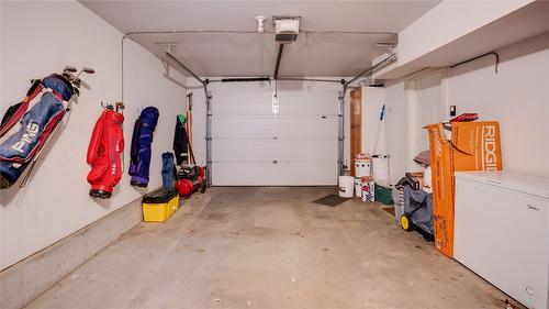 4406A 25 Street, Vernon, BC - Indoor Photo Showing Garage