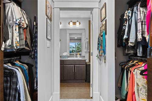 404-975 Victoria Street, Kamloops, BC - Indoor With Storage