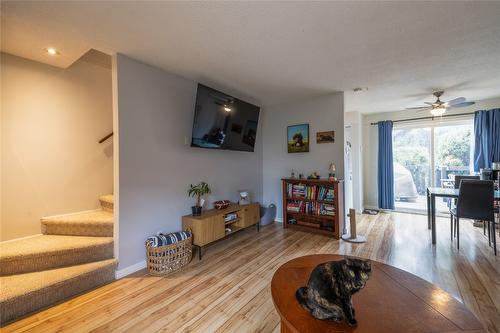 75-1605 Summit Drive, Kamloops, BC - Indoor Photo Showing Living Room