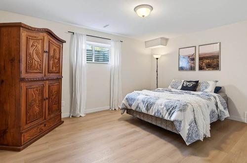 370 Wyndhaven Place, Clearwater, BC - Indoor Photo Showing Bedroom