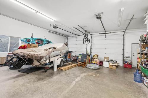 370 Wyndhaven Place, Clearwater, BC - Indoor Photo Showing Garage