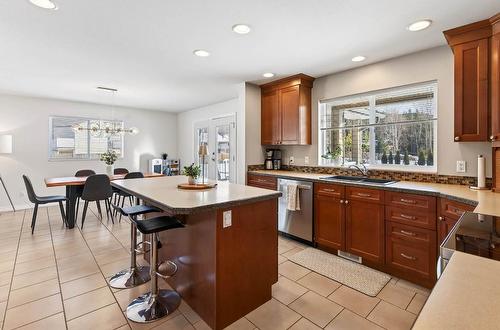 370 Wyndhaven Place, Clearwater, BC - Indoor Photo Showing Kitchen With Double Sink