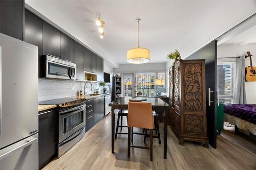 1306-1000 Talasa Way, Kamloops, BC - Indoor Photo Showing Kitchen With Upgraded Kitchen