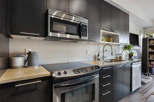 1306-1000 Talasa Way, Kamloops, BC - Indoor Photo Showing Kitchen With Double Sink With Upgraded Kitchen