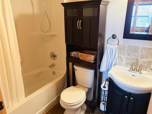 41 Awanipark Dr, Pinawa, MB 