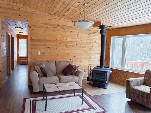 41 Awanipark Dr, Pinawa, MB 