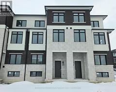 29 VICTOR METCALF LANE  Richmond Hill, ON L4B 0J4