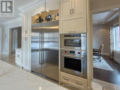 4 John Carroll Drive, Brampton, ON - Indoor Photo Showing Kitchen