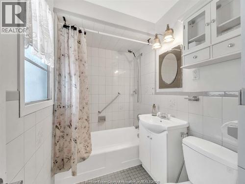 1484 Francois, Windsor, ON - Indoor Photo Showing Bathroom