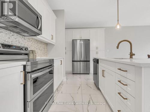 9 - 297 Whiting Street, Ingersoll (Ingersoll - South), ON - Indoor Photo Showing Kitchen With Upgraded Kitchen