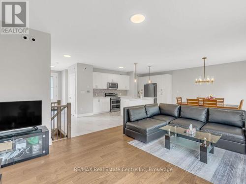 9 - 297 Whiting Street, Ingersoll (Ingersoll - South), ON - Indoor Photo Showing Living Room