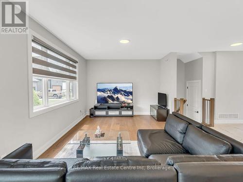 9 - 297 Whiting Street, Ingersoll (Ingersoll - South), ON - Indoor Photo Showing Living Room