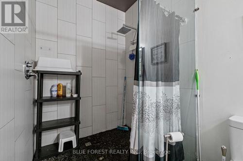 1026 Waterloo Street, London East (East B), ON - Indoor Photo Showing Bathroom