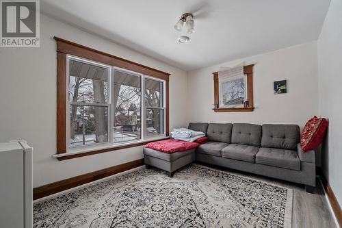 1026 Waterloo Street, London East (East B), ON - Indoor Photo Showing Living Room