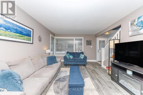 40 Shakespeare Avenue, St. Catharines (Haig), ON - Indoor Photo Showing Living Room