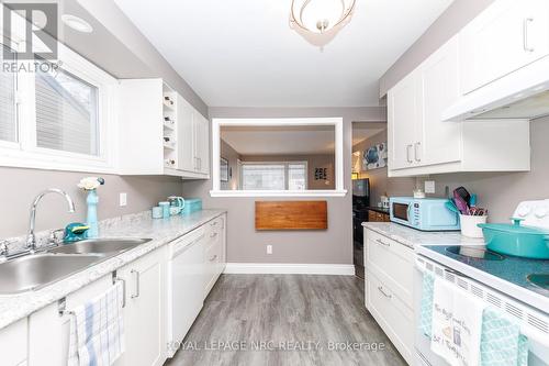 Breakfast Bar not in use - 40 Shakespeare Avenue, St. Catharines (Haig), ON - Indoor Photo Showing Kitchen With Double Sink