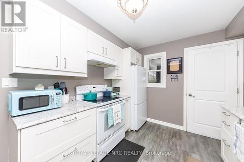 40 Shakespeare Avenue, St. Catharines (Haig), ON - Indoor Photo Showing Kitchen