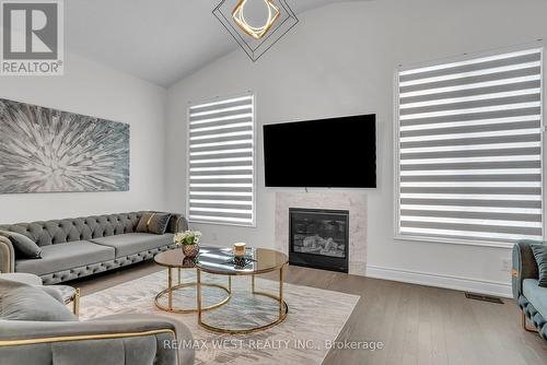 110 Scarlet Way, Bradford West Gwillimbury, ON - Indoor Photo Showing Living Room With Fireplace