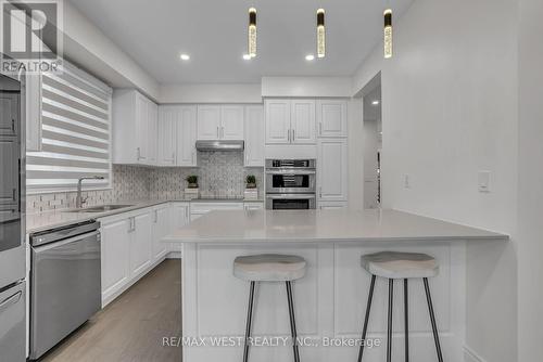 110 Scarlet Way, Bradford West Gwillimbury, ON - Indoor Photo Showing Kitchen With Upgraded Kitchen