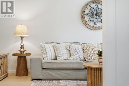 8 Elmore Drive N, Hamilton, ON - Indoor