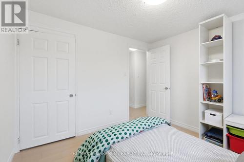 8 Elmore Drive N, Hamilton, ON - Indoor Photo Showing Bedroom
