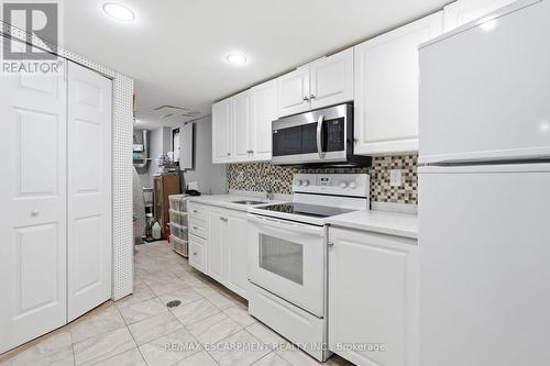 8 Elmore Drive N, Hamilton, ON - Indoor Photo Showing Kitchen