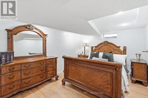 8 Elmore Drive N, Hamilton, ON - Indoor Photo Showing Bedroom