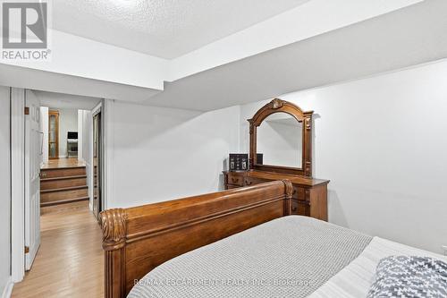 8 Elmore Drive N, Hamilton, ON - Indoor Photo Showing Bedroom