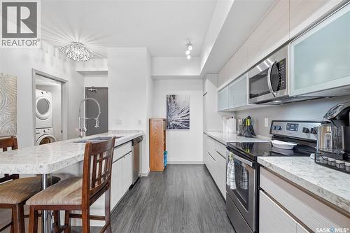 213 223 Evergreen Square, Saskatoon, SK - Indoor Photo Showing Kitchen