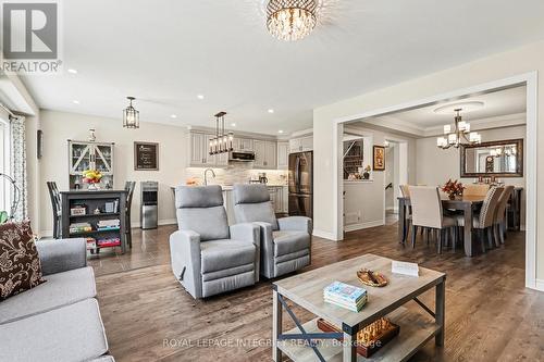 536 Arum Terrace, Ottawa, ON - Indoor Photo Showing Living Room