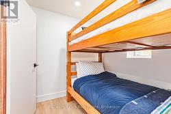 Bunk bedroom on main floor - 