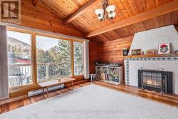 Views to the Peaks ski hills and gas fireplace - 