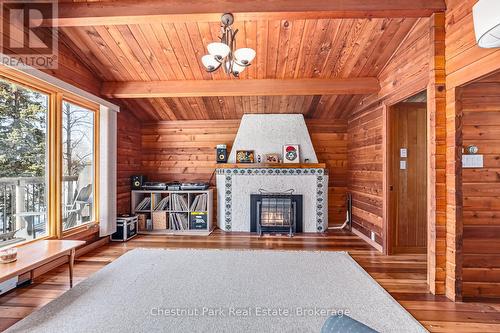 Lovely gas fireplace for after a day on the slopes - 160 Wensley Drive, Blue Mountains, ON - Indoor Photo Showing Living Room With Fireplace