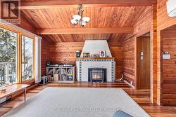 Lovely gas fireplace for after a day on the slopes - 