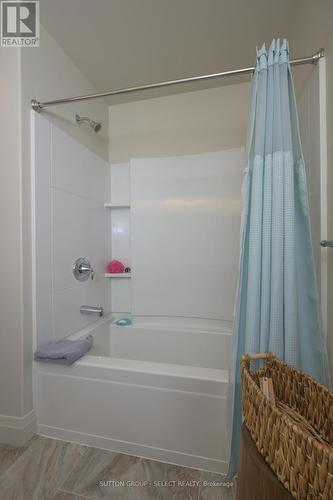 43 - 1040 Coronation Drive, London North (North I), ON - Indoor Photo Showing Bathroom