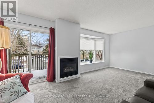 43 - 9 Ailsa Place, London South (South J), ON - Indoor Photo Showing Living Room With Fireplace