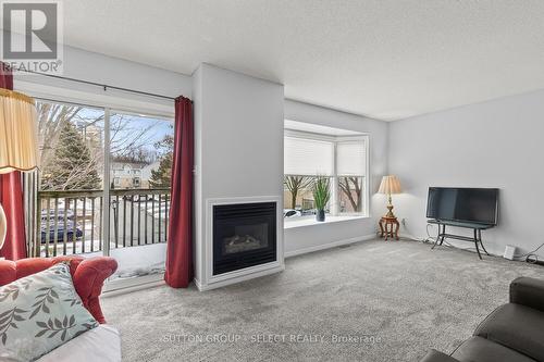 43 - 9 Ailsa Place, London South (South J), ON - Indoor Photo Showing Living Room With Fireplace
