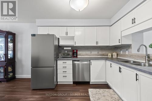 43 - 9 Ailsa Place, London South (South J), ON - Indoor Photo Showing Kitchen With Double Sink