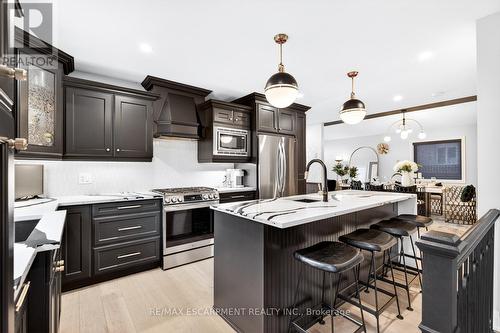 7 Waterside Drive, Hamilton, ON - Indoor Photo Showing Kitchen With Upgraded Kitchen