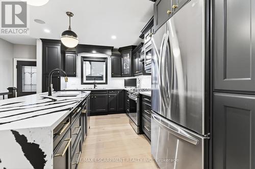 7 Waterside Drive, Hamilton, ON - Indoor Photo Showing Kitchen With Upgraded Kitchen