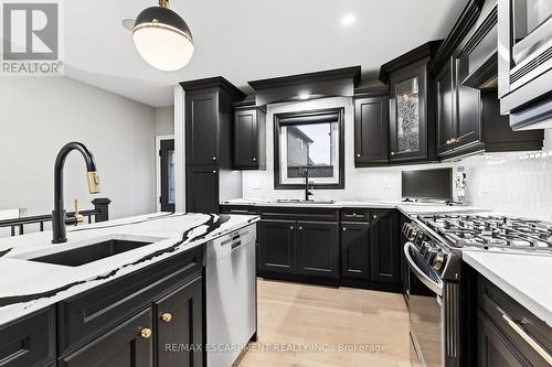 7 Waterside Drive, Hamilton, ON - Indoor Photo Showing Kitchen With Upgraded Kitchen