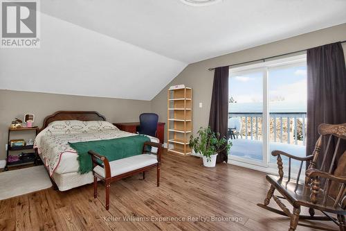 107 Pine Street, Tay (Waubaushene), ON - Indoor Photo Showing Bedroom