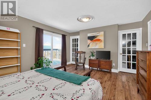 107 Pine Street, Tay (Waubaushene), ON - Indoor Photo Showing Bedroom
