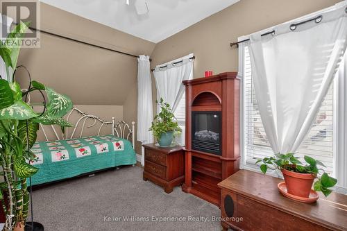 107 Pine Street, Tay (Waubaushene), ON - Indoor Photo Showing Bedroom