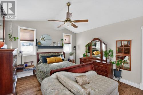 107 Pine Street, Tay (Waubaushene), ON - Indoor Photo Showing Bedroom